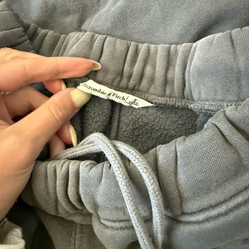 Abercrombie & Fitch Soft Gray Lounge Set - Picture 2 of 5